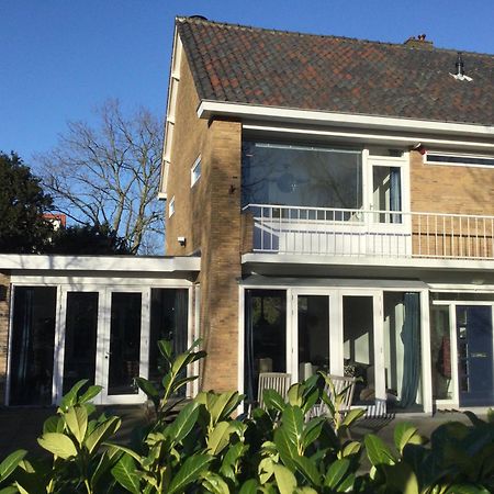 Villa Cosy Central Incl Jacuzzi Near Trainstation, Beach And City Heemstede Exterior photo