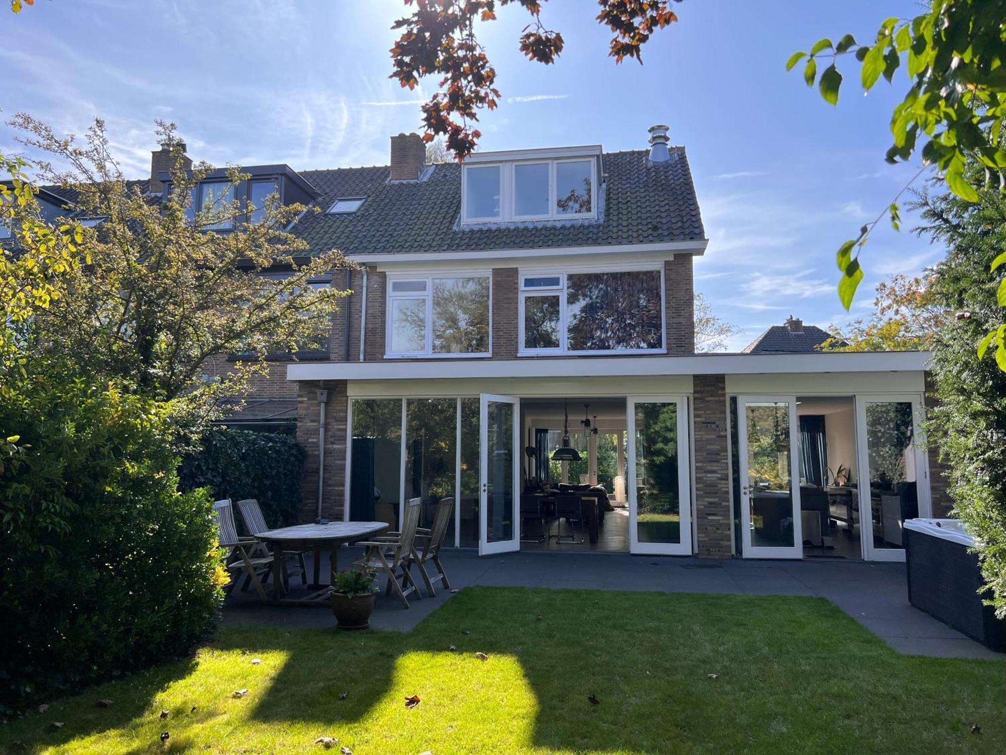 Villa Cosy Central Incl Jacuzzi Near Trainstation, Beach And City Heemstede Exterior photo